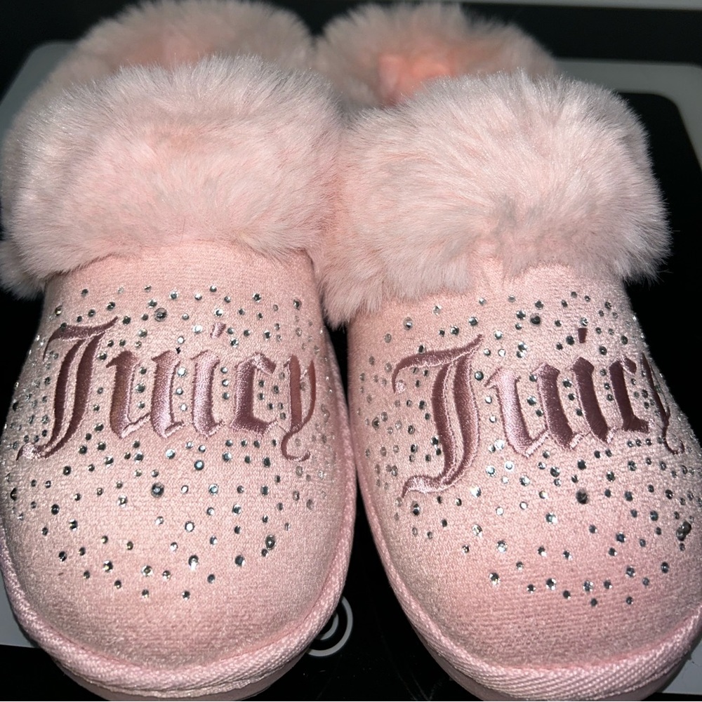 SOLD VIRAL Juicy Couture Slippers